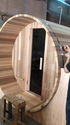 Vapor seco rojo de Cedar Barrel Sauna Outdoor Sauna alrededor de la sauna al aire libre